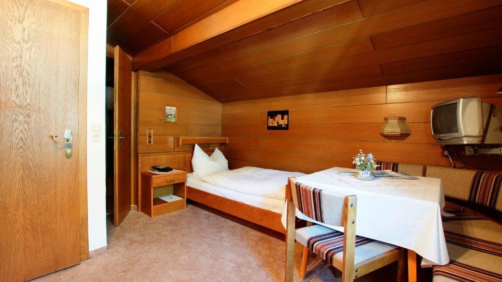 Haus Geiger Bed & Breakfast Scharnitz Oda fotoğraf